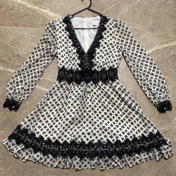 FOREVER NEW Size 8 Mini Dress With Lace Trim Excellent Cond! - Picture 4 of 10